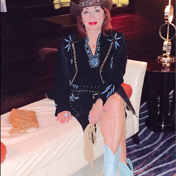 Meet your Posher, Yelena - Picture 1 of 2